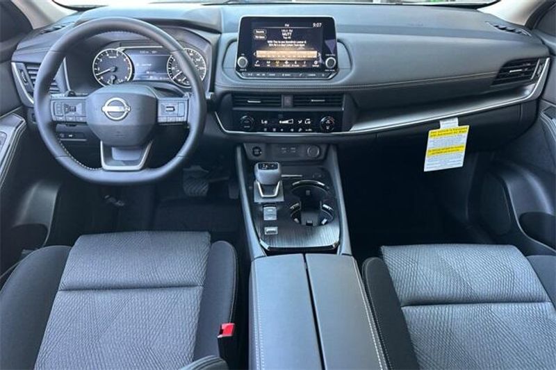 New 2025 Nissan Rogue SVImage 10