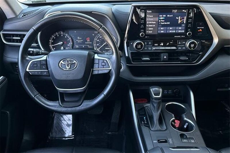 2022 Toyota Highlander XLEImage 12