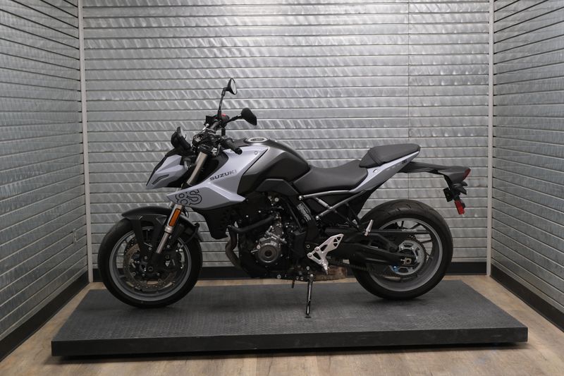 USED 2024 SUZUKI GSX8S Image 6