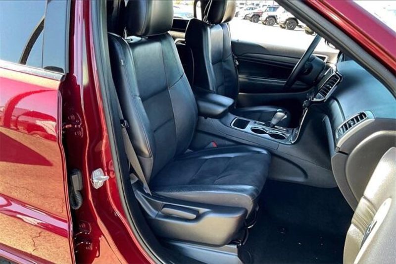 2021 Jeep Grand Cherokee Laredo X photo 4