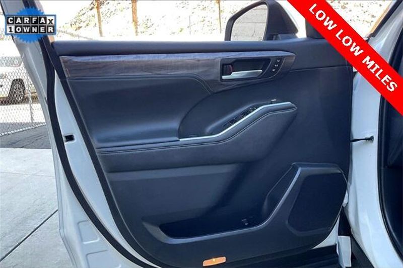 Used 2023 Toyota Highlander LimitedImage 22