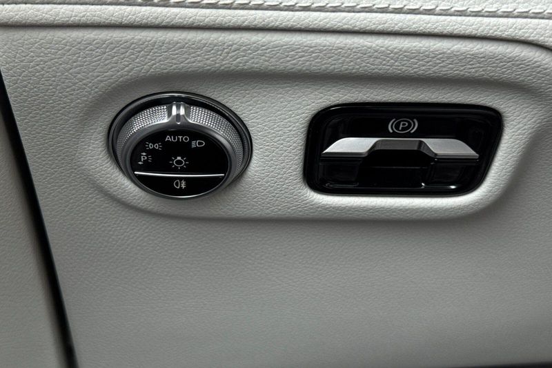 Used 2023 Mercedes-Benz EQS 450Image 32