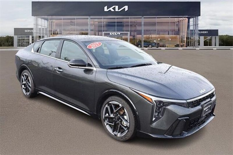 2025 Kia K4 Image 1