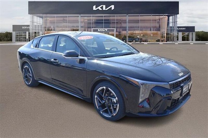 2025 Kia K4 GT-LineImage 1