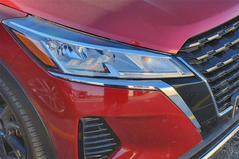 2023 Nissan Kicks SV photo 2