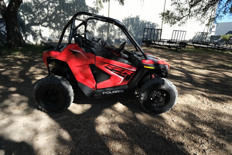 2025 Polaris RZR 200 EFI INDY REDImage 2