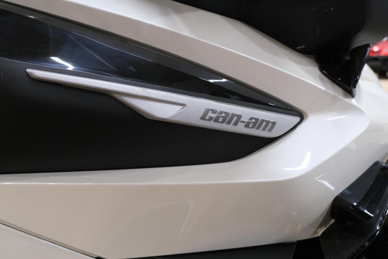 NEW 2026 CAN-AM SPYDER RT LIMITED Image 8