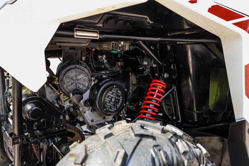 2022 Polaris RZR 200 EFI  WHITE LIGHTNING Image 5
