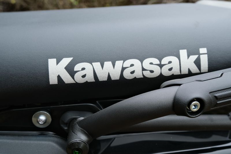 2025 Kawasaki KLR 650 S ABS PEARL CRYSTAL WHITE AND METALLIC CARBON GRAYImage 11