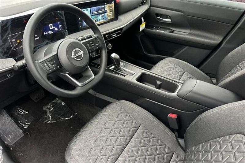 2025 Nissan Kicks SVImage 7