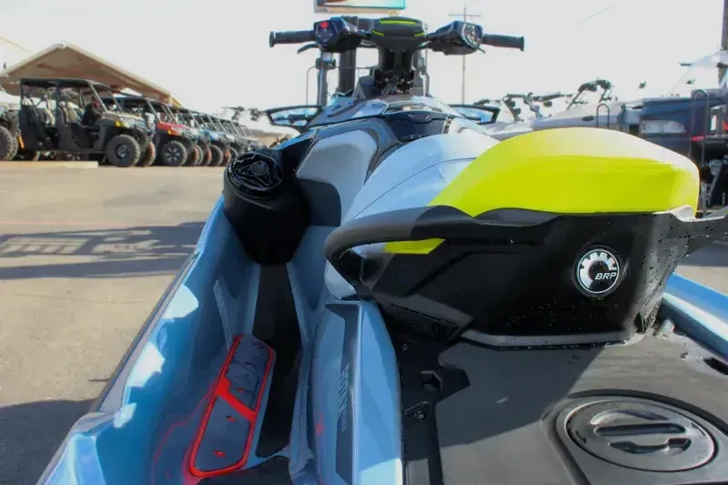 2025 SEADOO RXTX 325 WITH SOUND SYSTEM ICE METAL AND MANTA GREEN Image 3