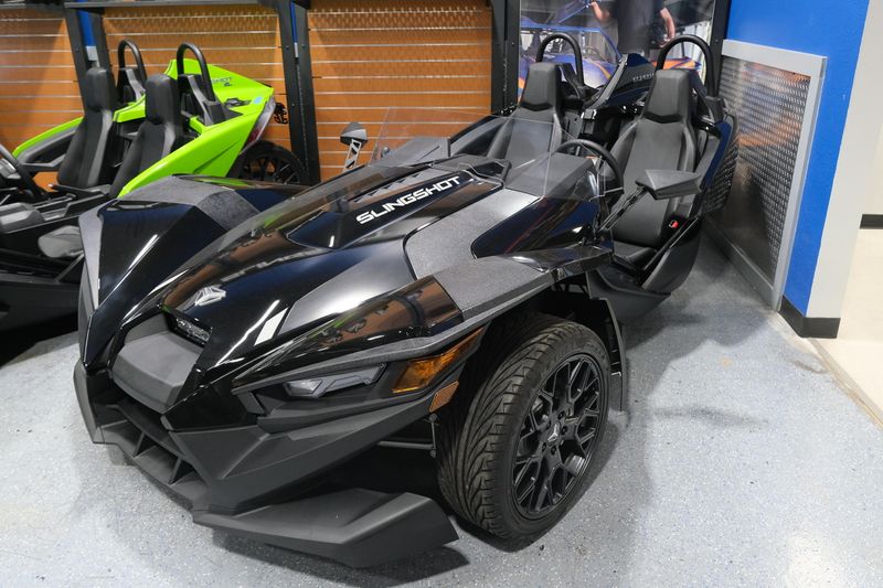 NEW 2025 POLARIS SLINGSHOT SL AUTODRIVE  in a JET BLACK exterior color. Family PowerSports (877) 886-1997 familypowersports.com 