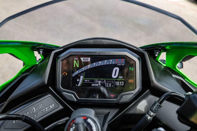 2025 Kawasaki NINJA ZX4RR ABS KRT EDITION ABS LIME GREEN AND EBONY AND PEARL BLIZZARD WHITE Image 13