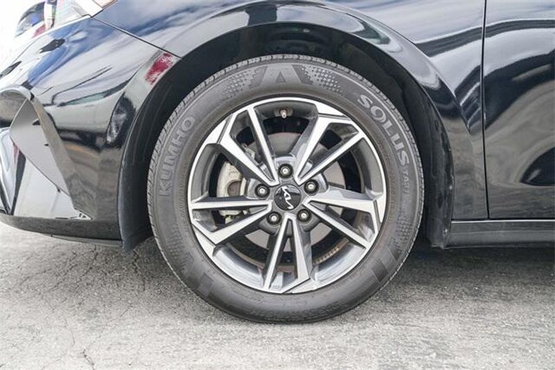 Used 2023 Kia Forte LXSImage 11