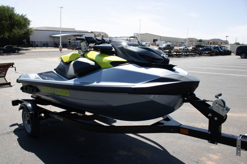 NEW 2025 SEADOO RXPX 325 WITH SOUND SYSTEM Image 2