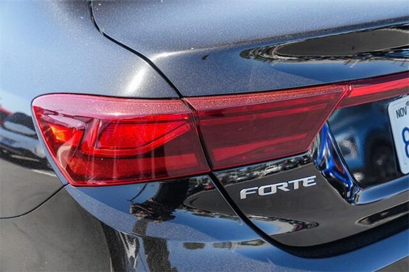 2021 Kia Forte LXSImage 9