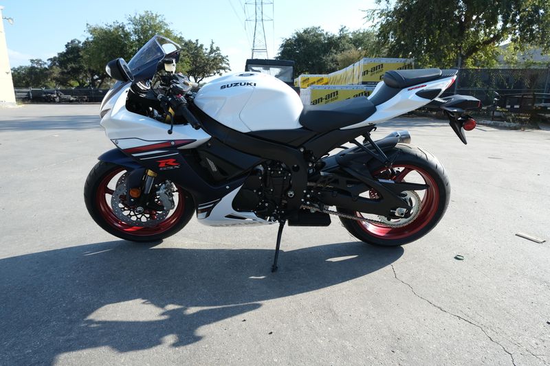 2025 Suzuki GSXR750 WHITEImage 17