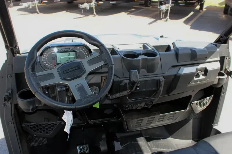 2025 Polaris RANGER CREW XP 1000 PREMIUM STEALTH GRAY Image 11