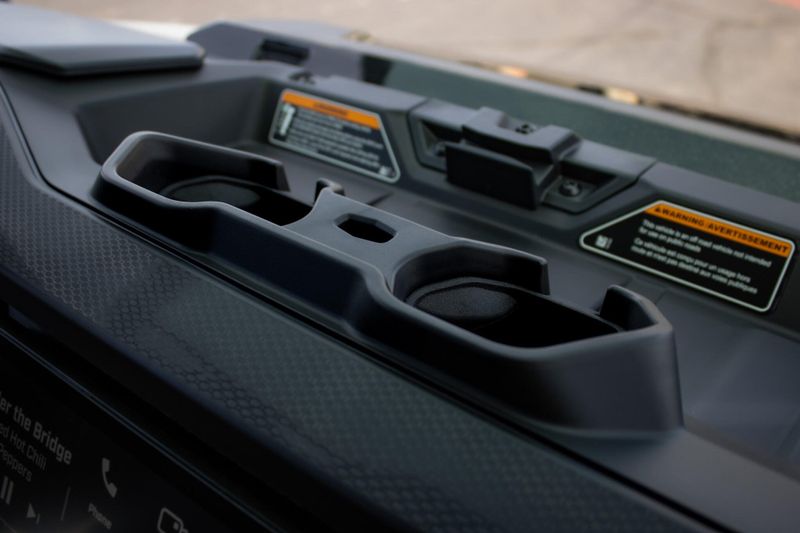 NEW 2026 CAN-AM DEFENDER LIMITED CAB HD11 Image 38