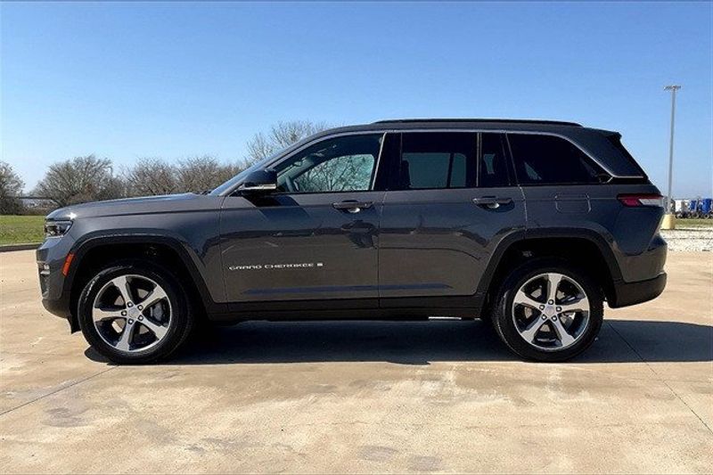 2024 Jeep Grand Cherokee Limited 4x2Image 14