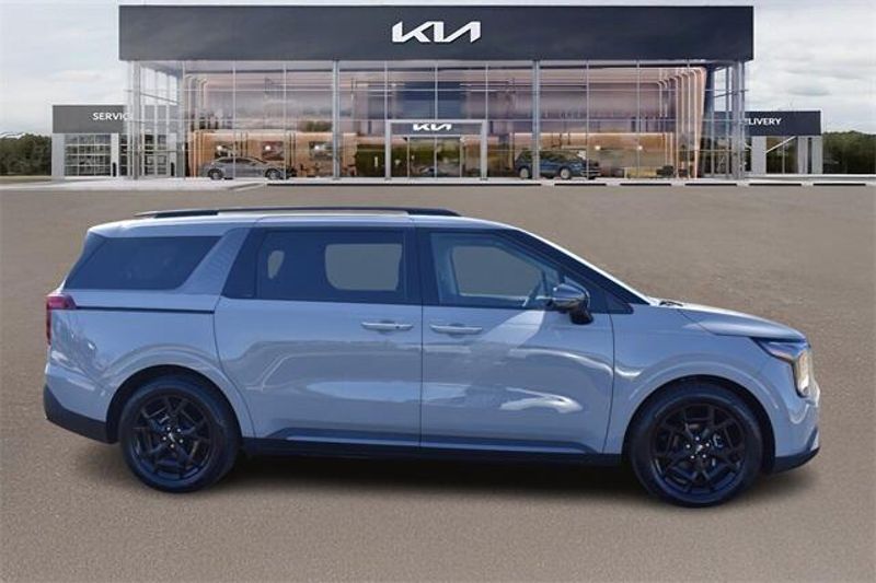New 2025 Kia Carnival SX PrestigeImage 2