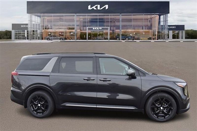 2025 Kia Carnival SX PrestigeImage 2