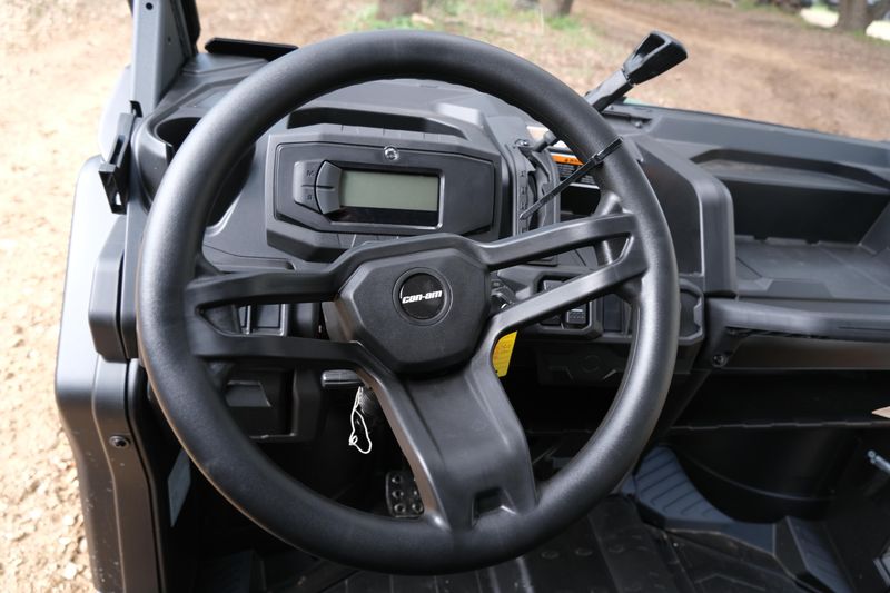 2025 Can-Am DEFENDER MAX DPS HD9 COMPASS GREENImage 5