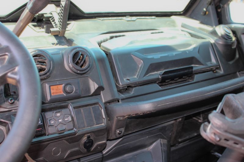 2023 Can-Am DEFENDER MAX HD10 LIMITED GRAY Image 13