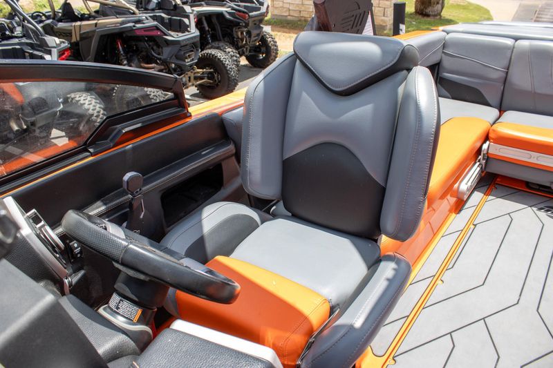 USED 2020 MALIBU 24 MXZ Image 18
