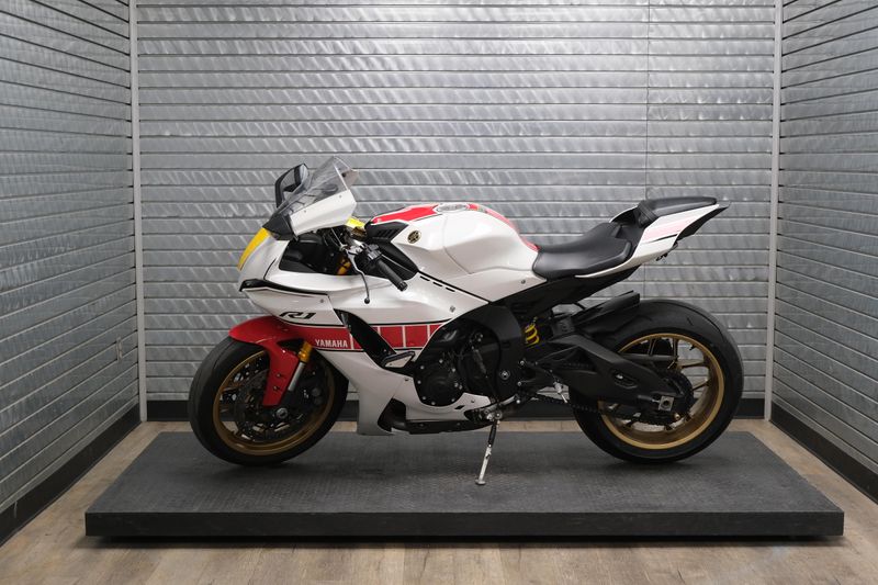 USED 2022 YAMAHA YZF-R1 Image 6
