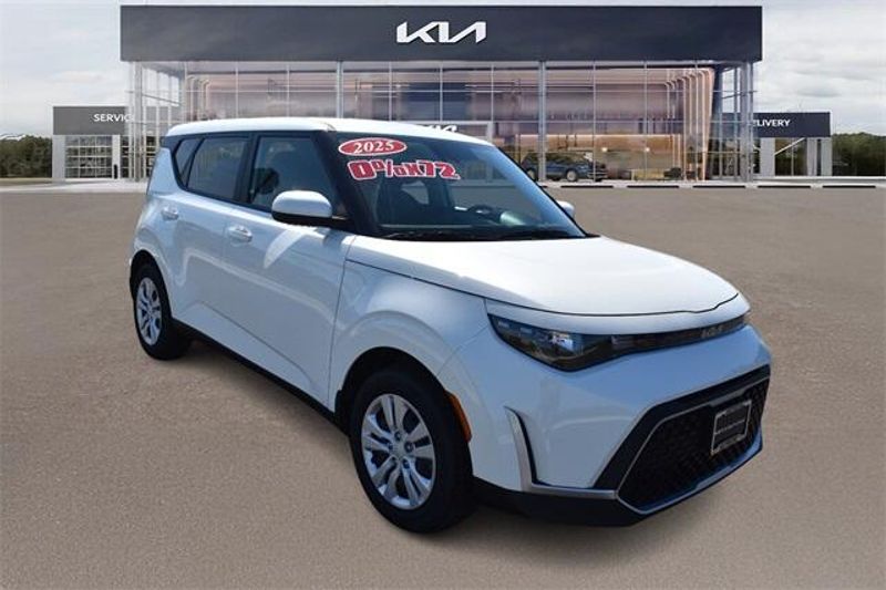 New 2025 Kia Soul LXImage 1