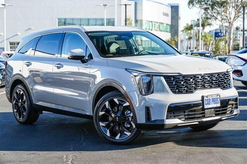 New 2025 Kia Sorento EXImage 2