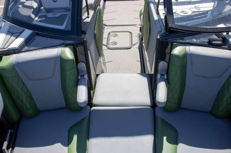 2023 MALIBU M220Image 47