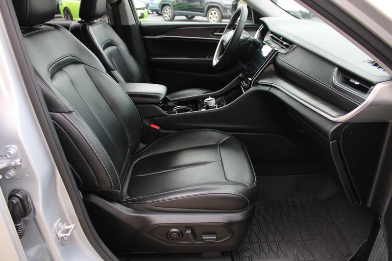 2023 Jeep Grand Cherokee L photo 22