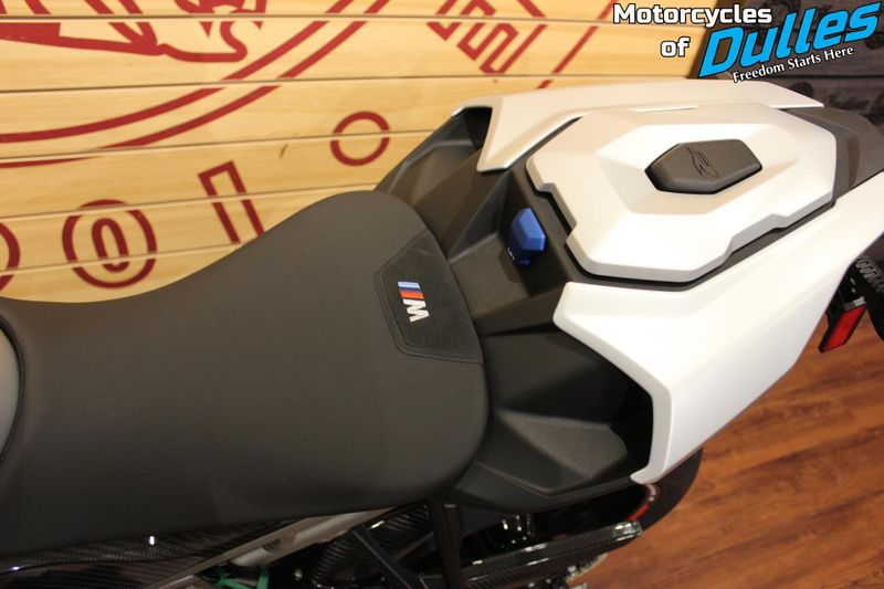2025 BMW M1000R Image 16