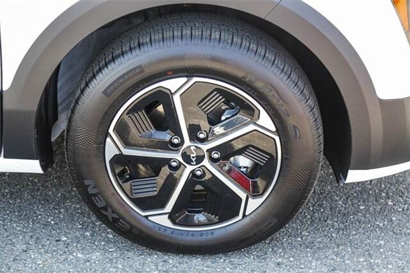 2025 Kia Niro LXImage 25