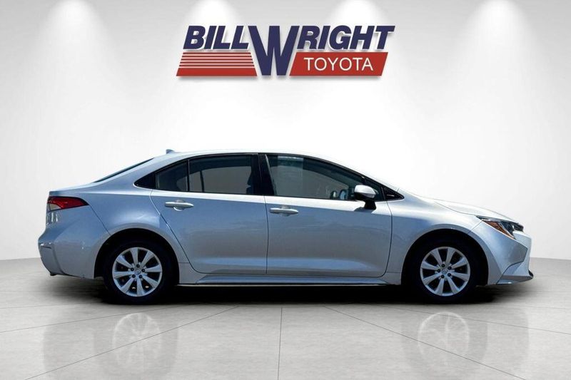Used 2025 Toyota Corolla LEImage 2