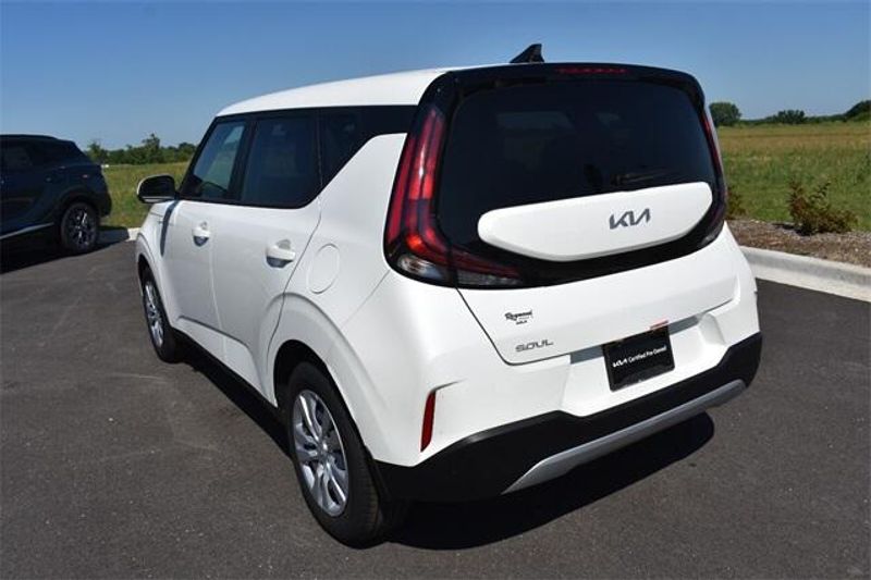 New 2025 Kia Soul LXImage 5