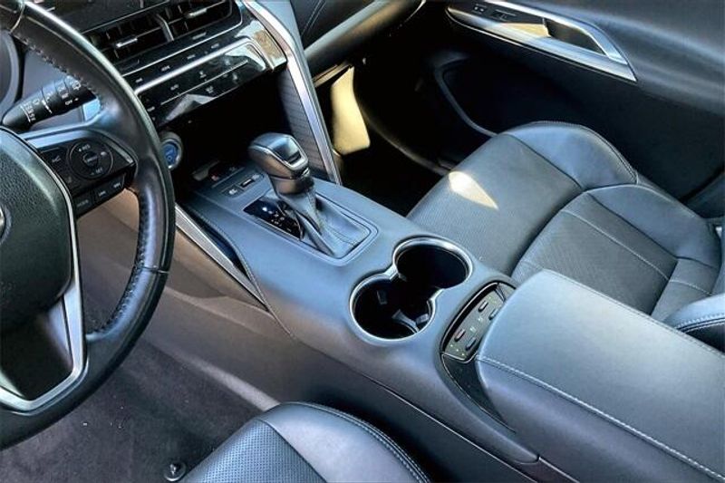 Used 2022 Toyota Venza LimitedImage 17