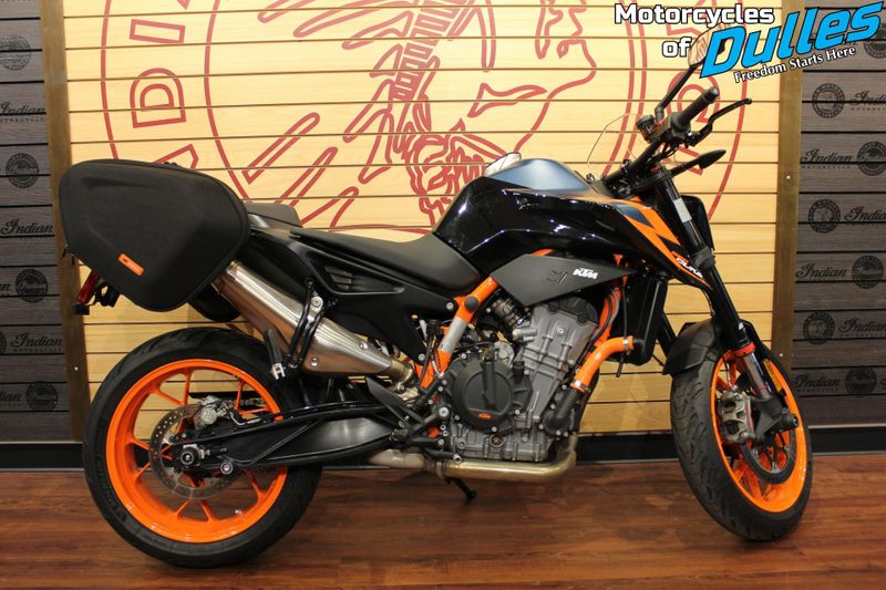 2023 KTM 890 DUKE R Image 1