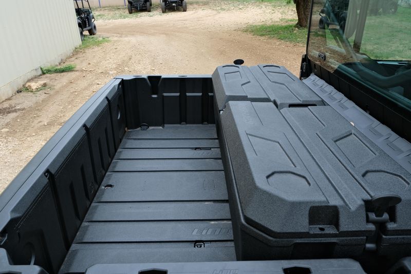 NEW 2026 CAN-AM DEFENDER MAX XT CAB HD11 WITH 1025 INCH TOUCHSCREEN Image 18