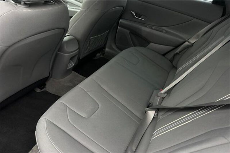 Used 2024 Hyundai Elantra SELImage 10