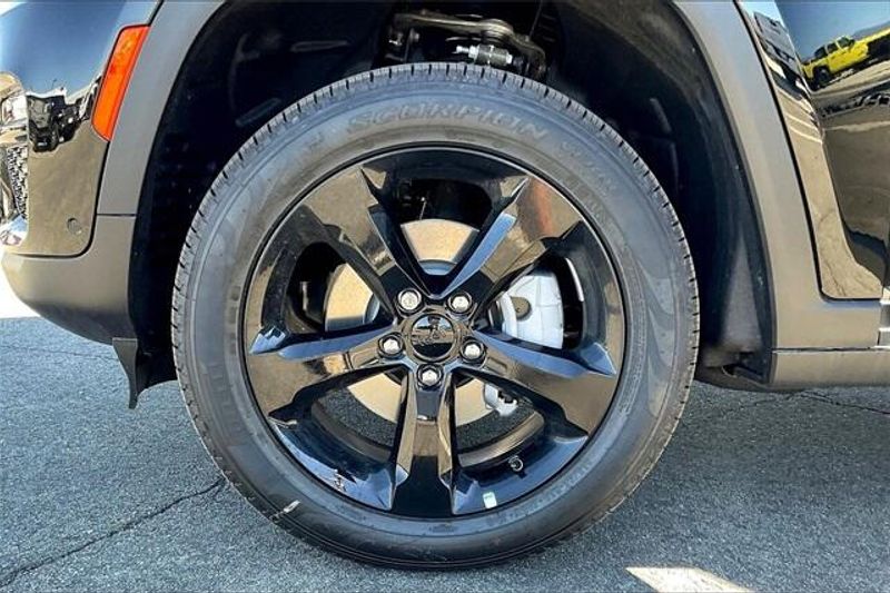 New 2025 Jeep Grand Cherokee Limited 4x4Image 10