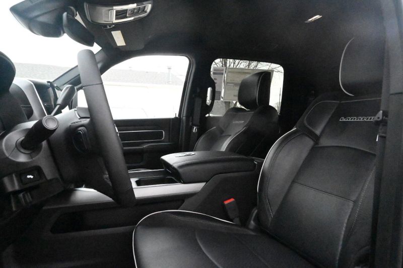 2025 RAM 2500 LaramieImage 10