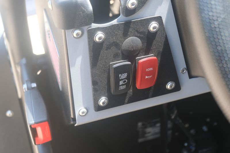 2025 LANDMASTER AMP CREW CAB RANCH EDITION GREY Image 13
