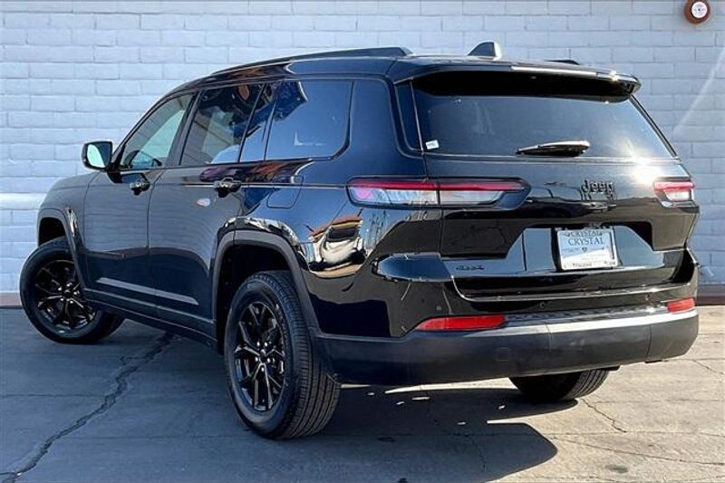 Used 2024 Jeep Grand Cherokee L AltitudeImage 10