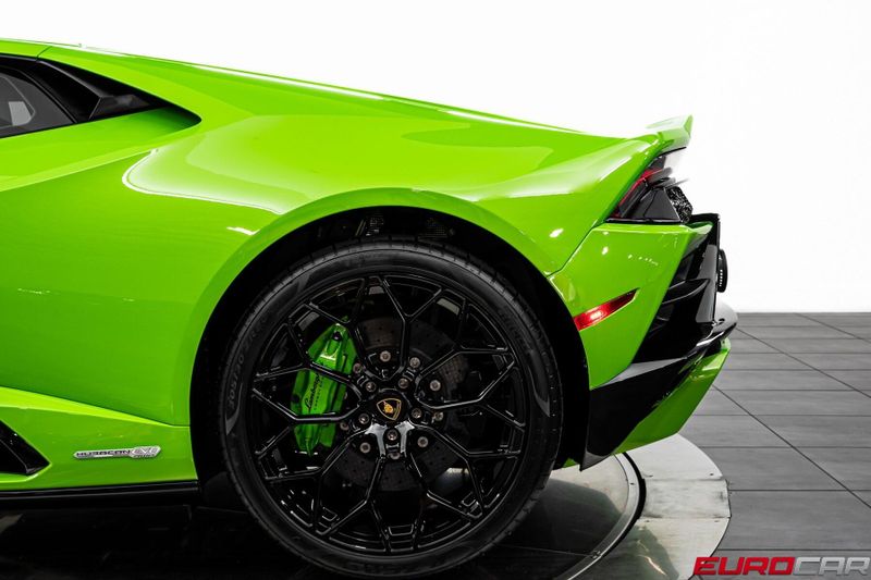 2023 Lamborghini Huracan EVO RWD *HIGH GLOSS BLACK STYLE PACKAGE* Image 14