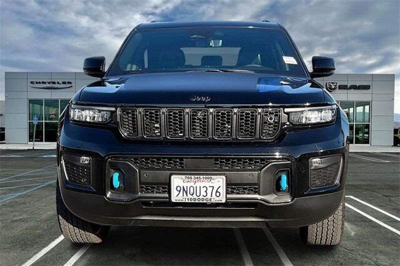 2023 Jeep Cherokee Trailhawk 4xe photo 2