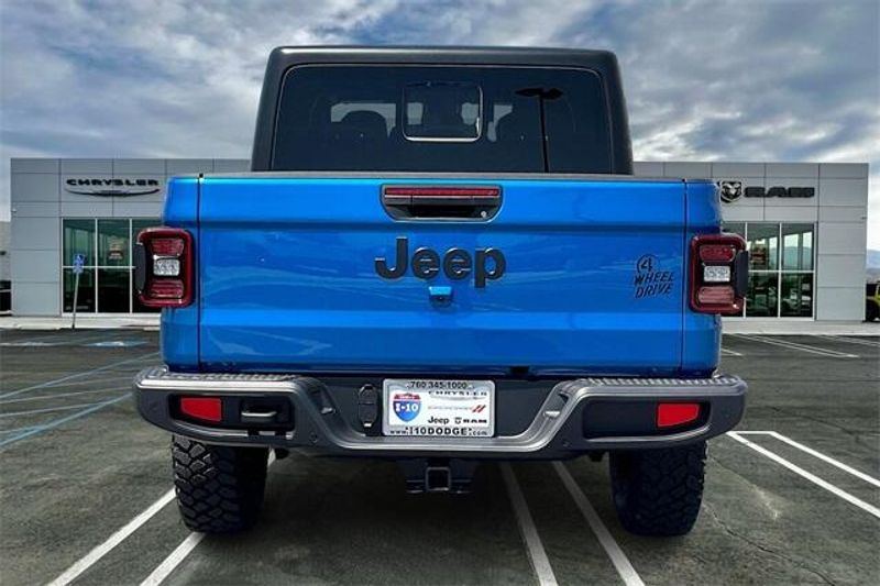 2025 Jeep Gladiator Willys photo 3