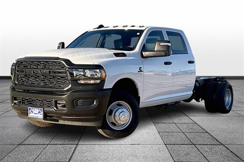 2024 RAM 3500 Chassis TradesmanImage 2